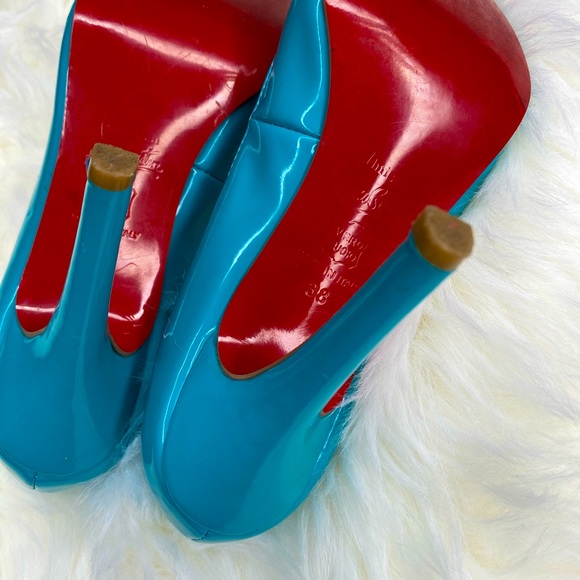 Christian Louboutin So Kate Pumps - Picture 3 of 6